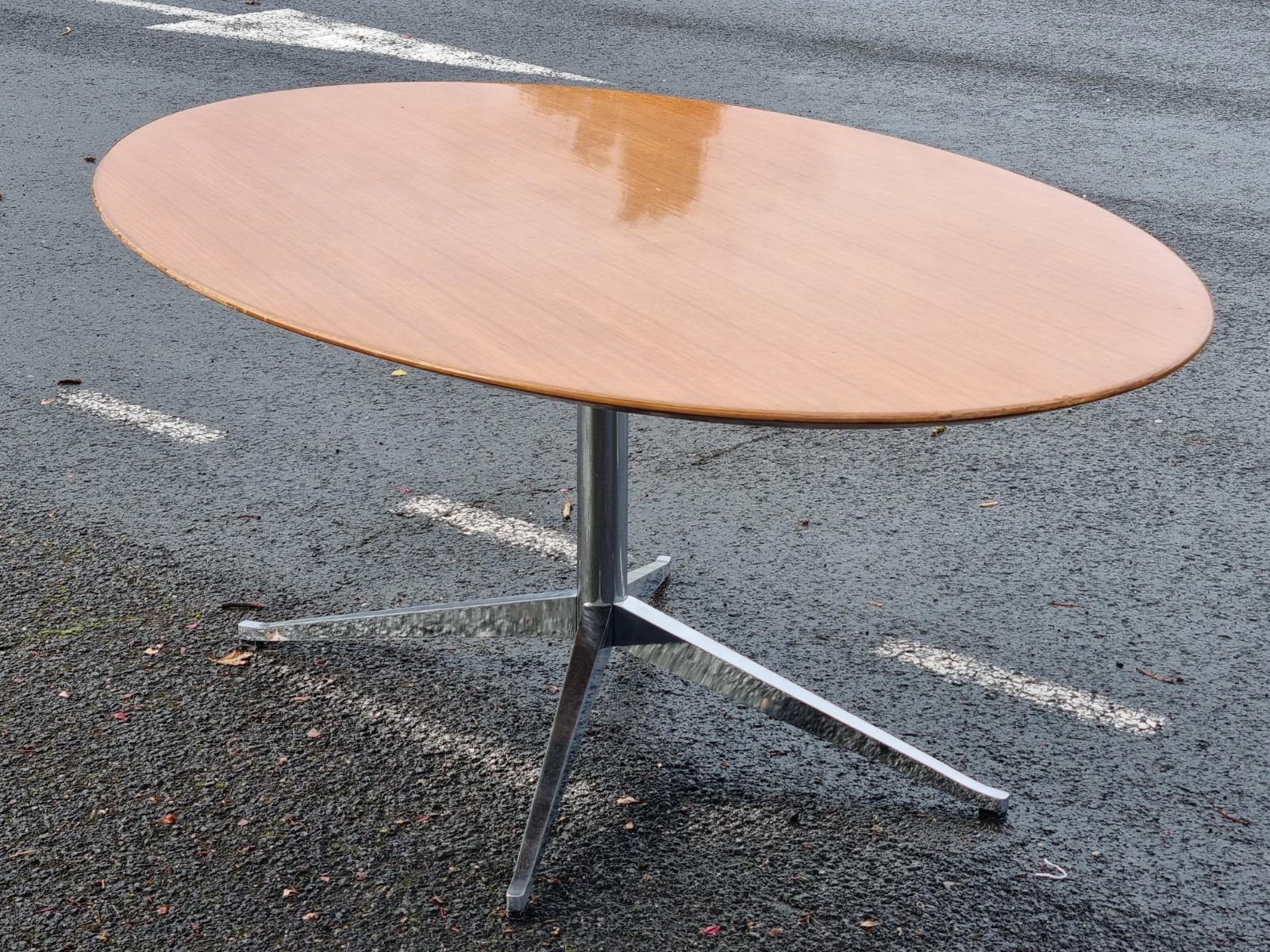 Florence Knoll table ovale 1960 design 