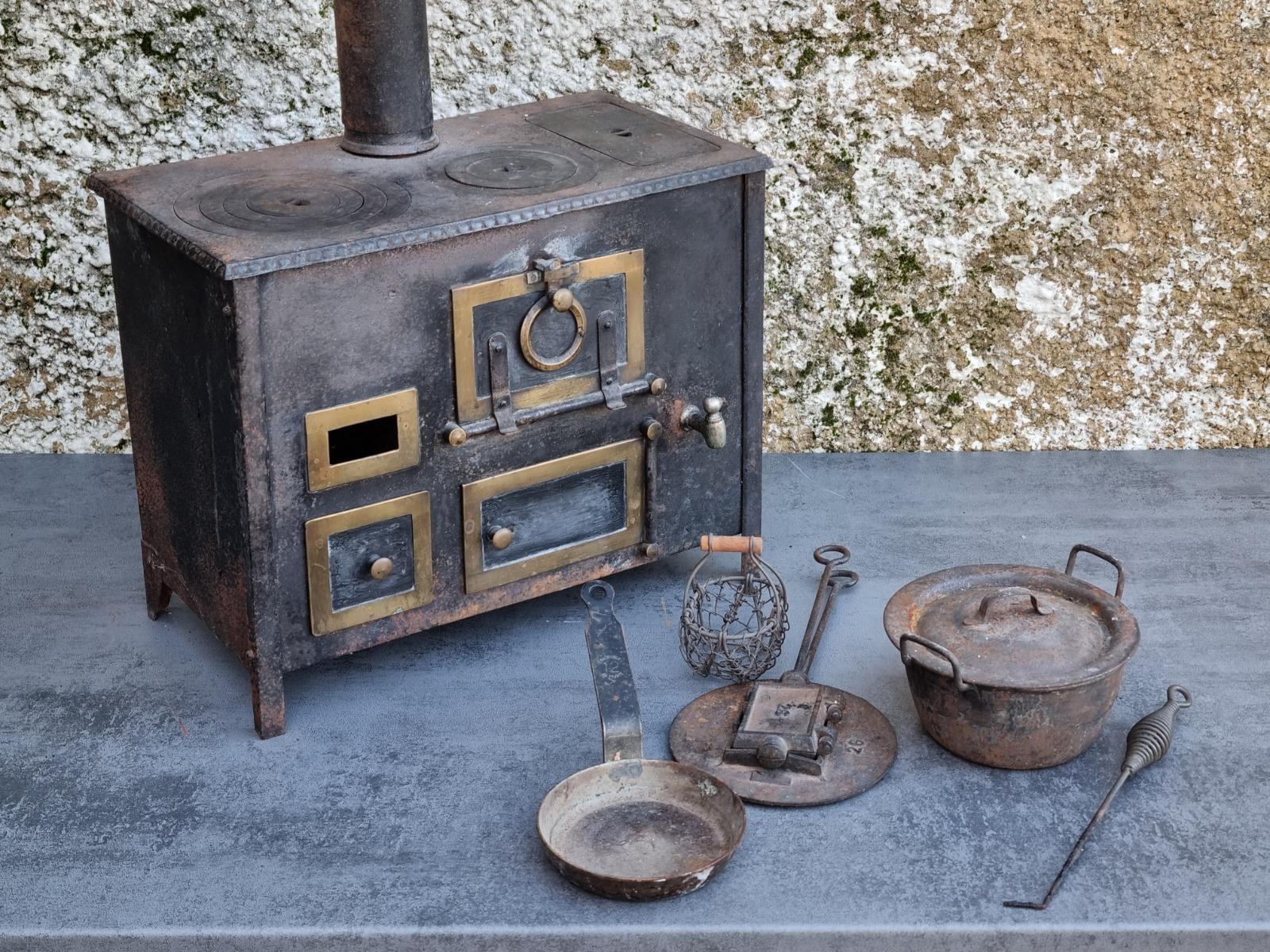 Jouets anciens old toys wood stove 